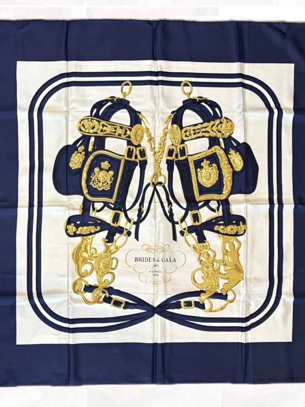 Hermes Paris Printed 100% Silk Scarf W/ Box - Picture 11 of 12